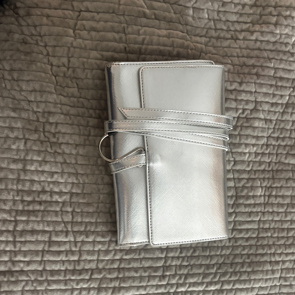 Stylish Silver Wallet with Ring Detail